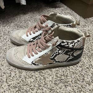 Shu Shop Paulina Shoe Size 8.5 Snake